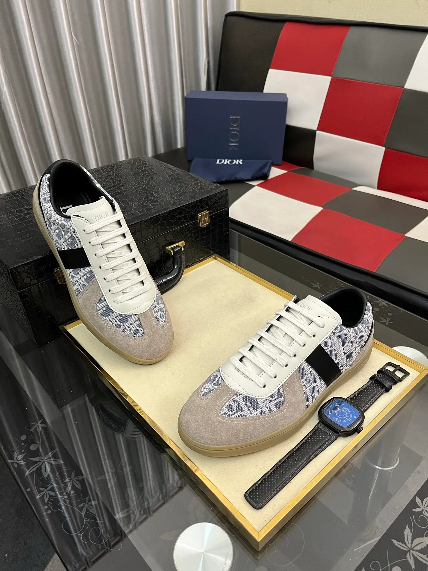 Men's shoes 💰380⌚️⌚️ 【Dior*DIAO】original quality.~ Unique modern style sneakers. 🏃A must-have casual shoe for trendy men😍😍 Original brand imported from Italy, imported original leather, sheep lining (refuses to discolor and grind feet) Sole: Original sole provided by the original factory, French lazy style design ⚠️Fit to the feet, original quality, super comfortable original sole. Code number: 38-445️⃣Colors available